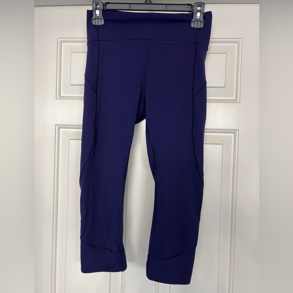 Lululemon In Movement Crop Everlux Navy Blue Leggings - Picture 1 of 6